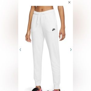 Women’s Nike Sportswear Club Fleece Midrise Joggers